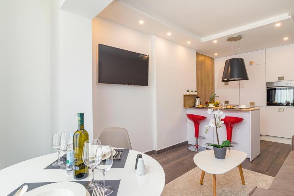 N&G New Apartment Stoja Beach プーラ エクステリア 写真