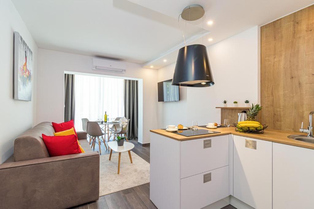 N&G New Apartment Stoja Beach プーラ エクステリア 写真