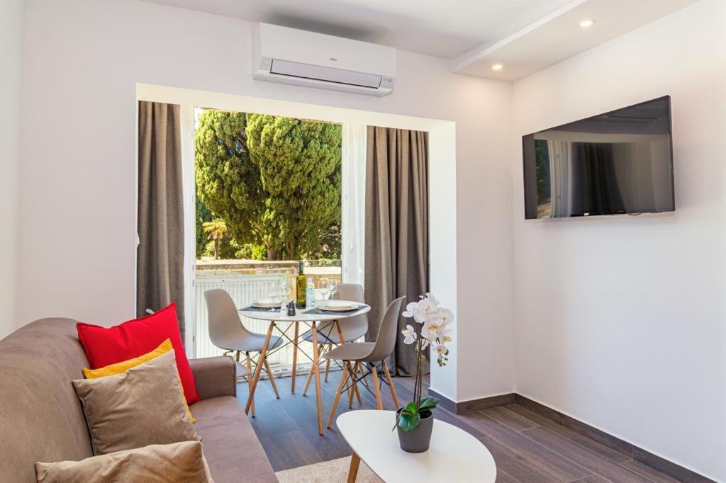 N&G New Apartment Stoja Beach プーラ エクステリア 写真